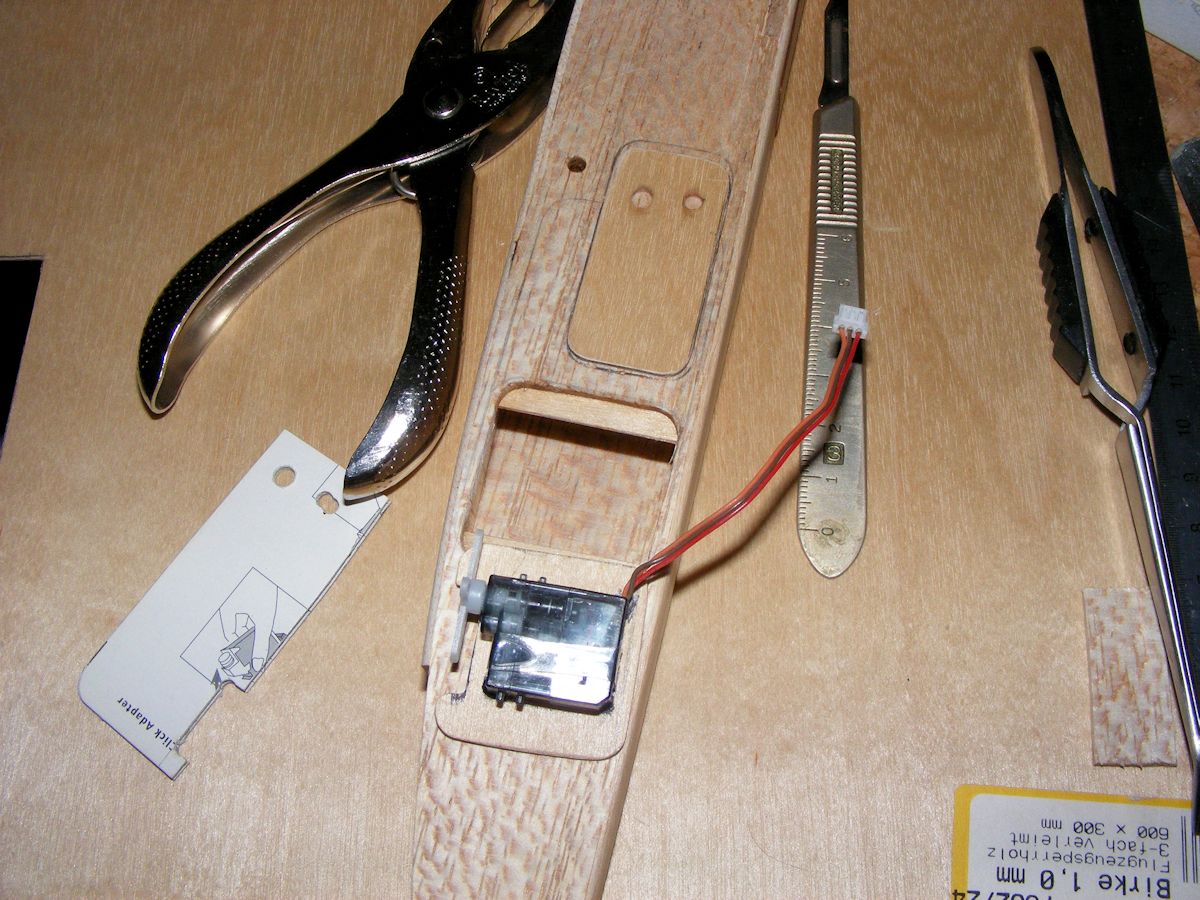 Nano-servo on mounting plate